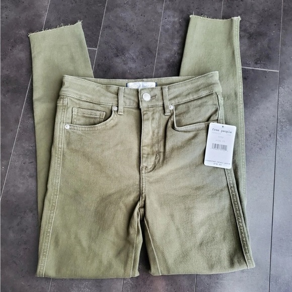 Free People New high rise skinny jeans Size 27 army Green Frayed Raw Hem Jeggins - Picture 4 of 6